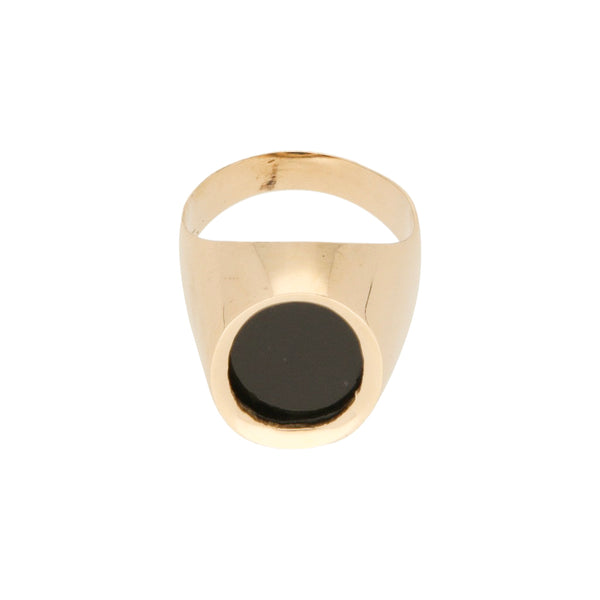 Anillo tipo sello con ónix en oro amarillo 14 kilates.