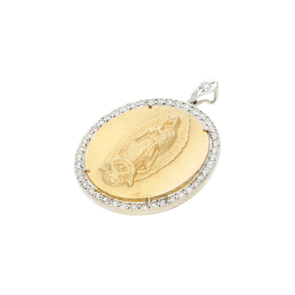 Medalla diseño especial motivo Virgen de Guadalupe con diamantes en oro dos tonos 18 kilates.