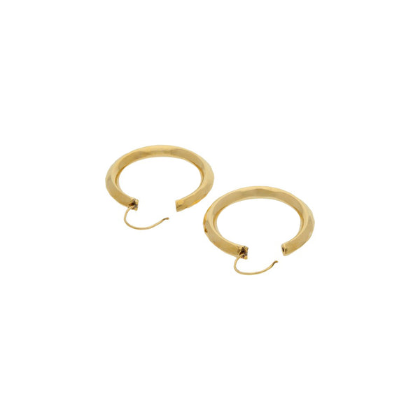 Arracadas facetadas en oro amarillo 18 kilates.