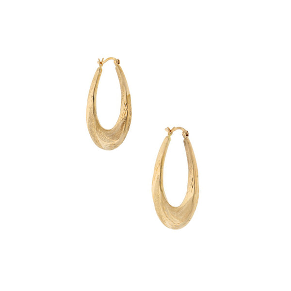 Arracadas labradas en oro amarillo 14 kilates.