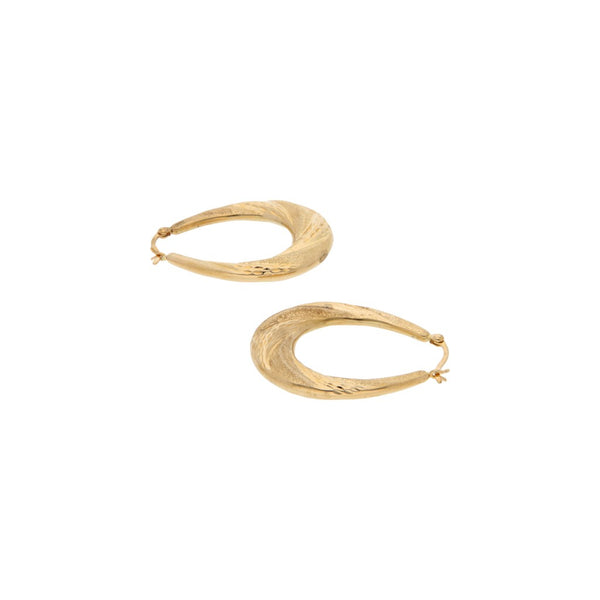 Arracadas labradas en oro amarillo 14 kilates.