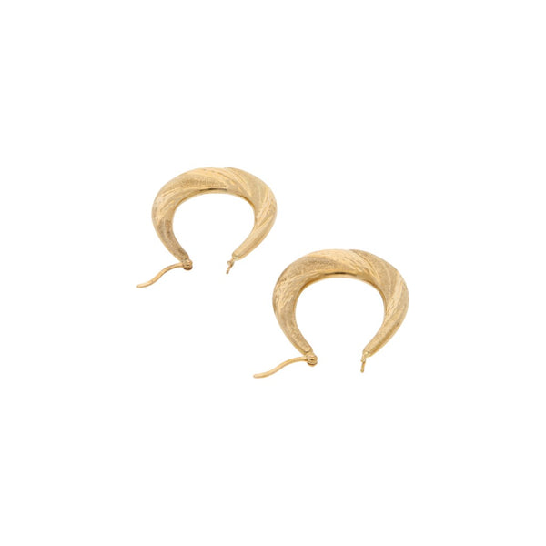 Arracadas labradas en oro amarillo 14 kilates.