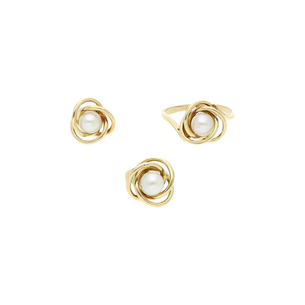 Juego de anillo y broqueles diseño especial con perla en oro amarillo 14 kilates.