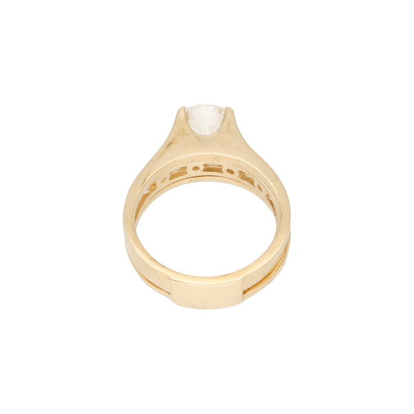 Anillo de dos piezas diseño especial con sintéticos en oro amarillo 14 kilates.