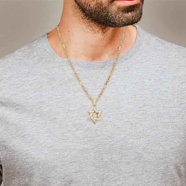 Collar eslabón combinado y dije liso motivo estrella en oro dos tonos 14 kilates.