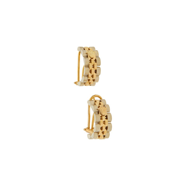 Aretes diseño especial con aplicación motivo corona en oro amarillo 18 kilates.