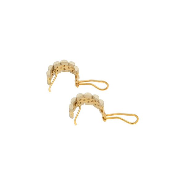 Aretes diseño especial con aplicación motivo corona en oro amarillo 18 kilates.