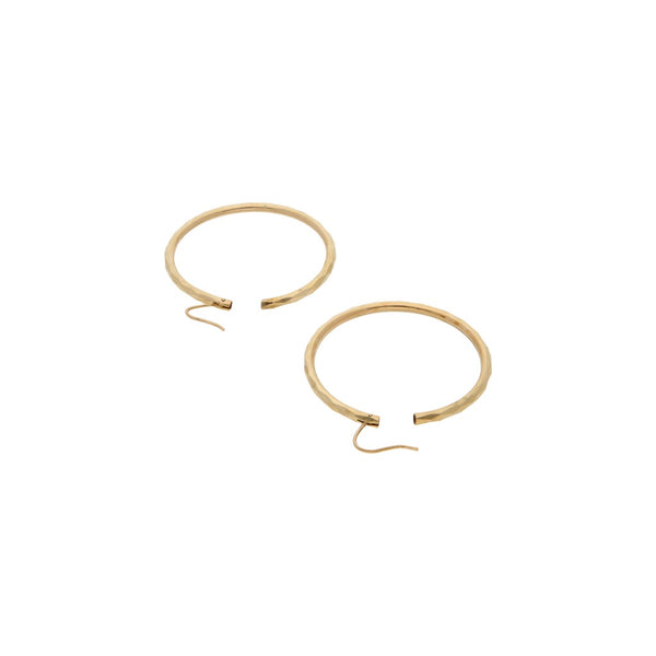 Arracadas facetadas en oro amarillo 14 kilates.