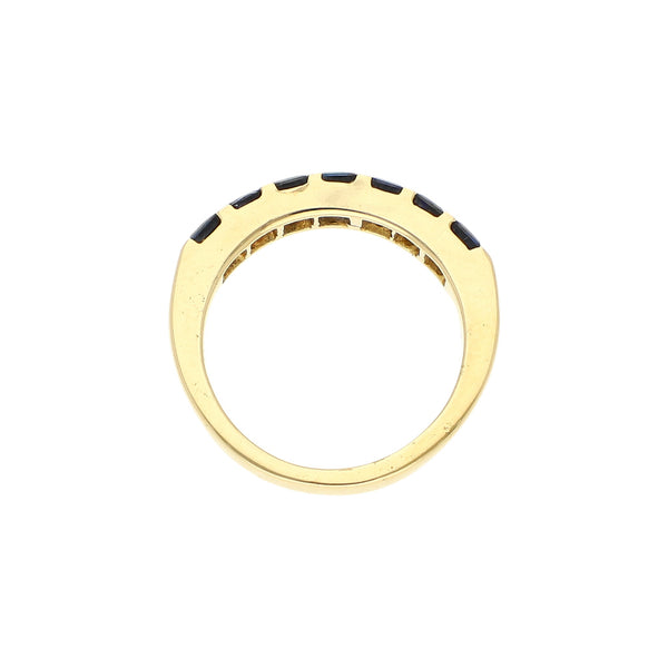 Anillo diseño especial con zafiros en oro amarillo 18 kilates.