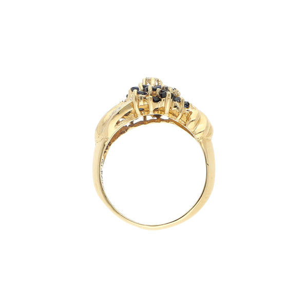 Anillo diseño especial con diamantes y zafiros en oro amarillo 14 kilates.