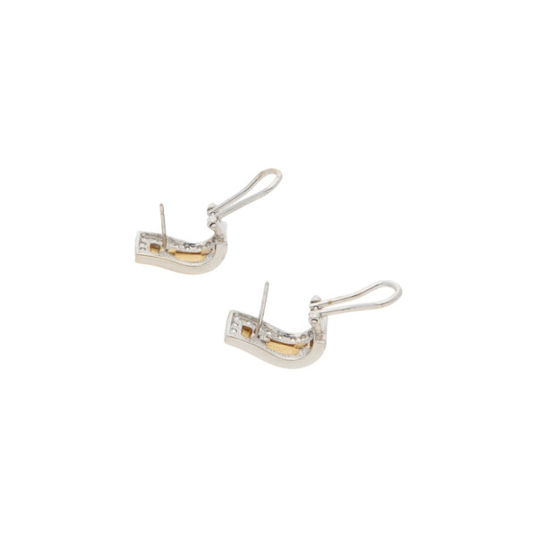 Aretes diseño especial motivo grecas con sintéticos en oro dos tonos 14 kilates.