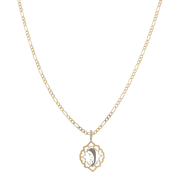 Collar de tres eslabones por uno y medalla calada con circonias motivo Madonna en oro dos tonos 14 kilates.