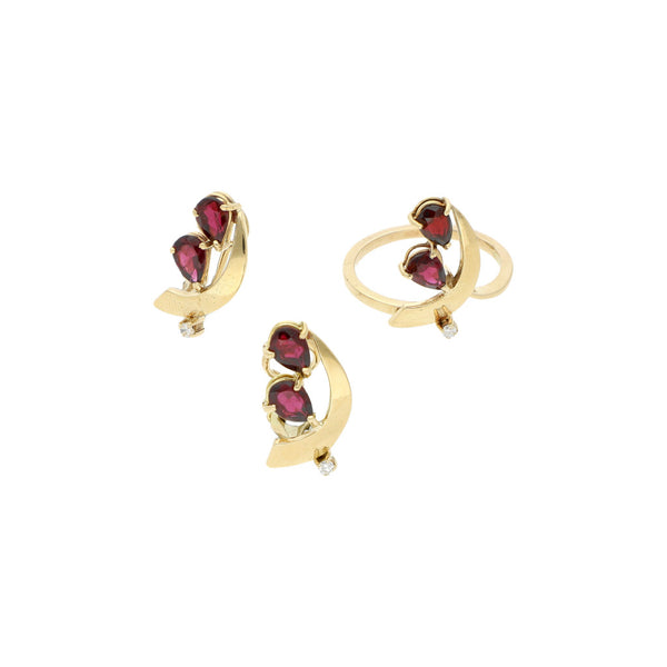 Juego de anillo y aretes con diamantes y sintéticos en oro amarillo 14 kilates.