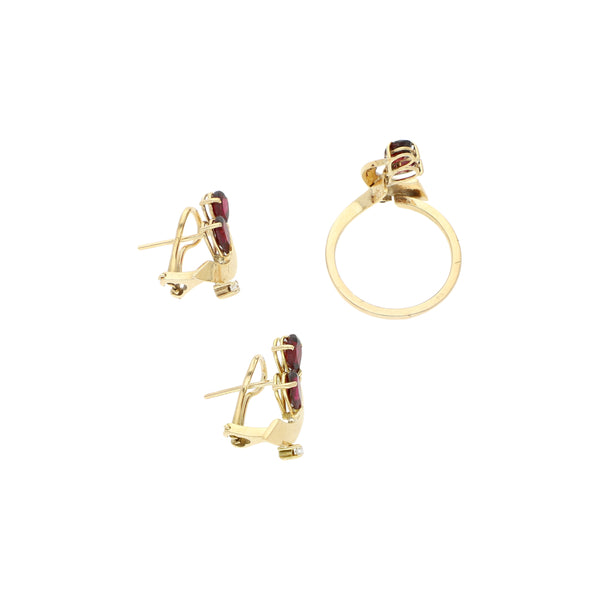 Juego de anillo y aretes con diamantes y sintéticos en oro amarillo 14 kilates.