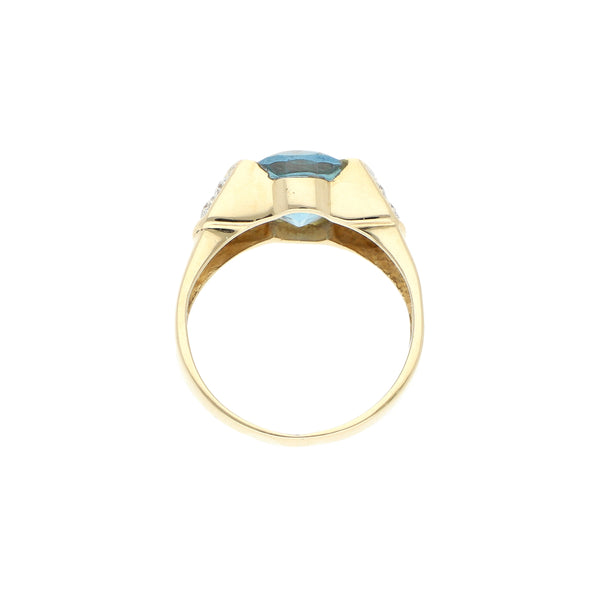Anillo diseño especial con sintéticos en oro amarillo 14 kilates.