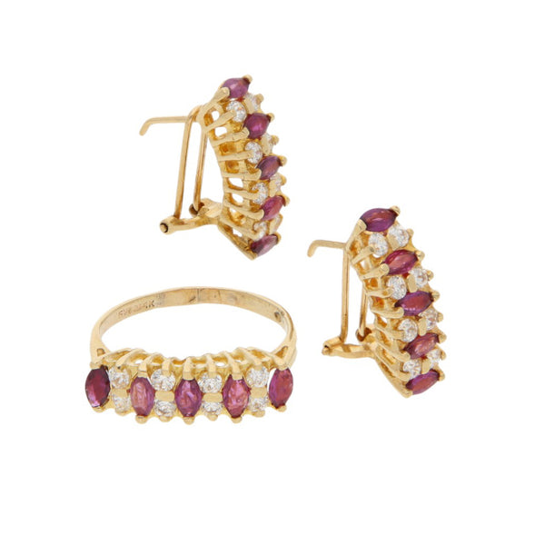 Juego de anillo y aretes diseño especial con rubíes y sintéticos en oro amarillo 14 kilates.