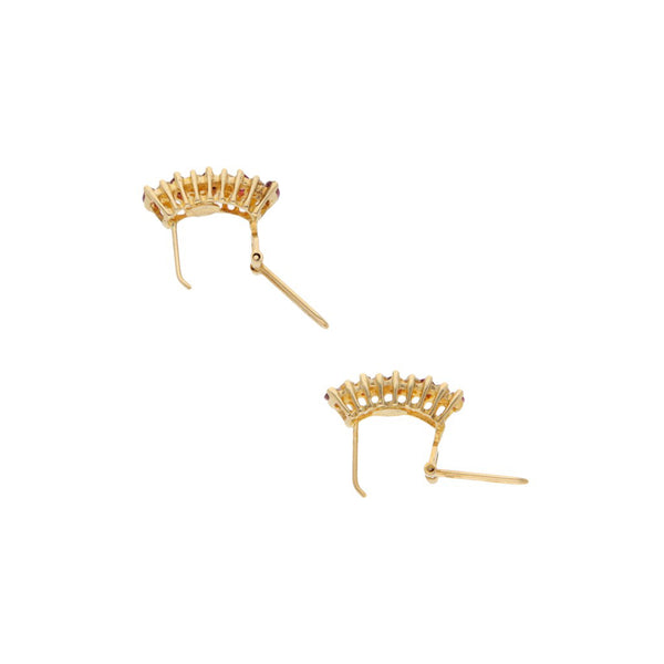 Juego de anillo y aretes diseño especial con rubíes y sintéticos en oro amarillo 14 kilates.
