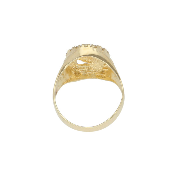 Anillo diseño especial motivo caballo con sintéticos en oro amarillo 14 kilates.