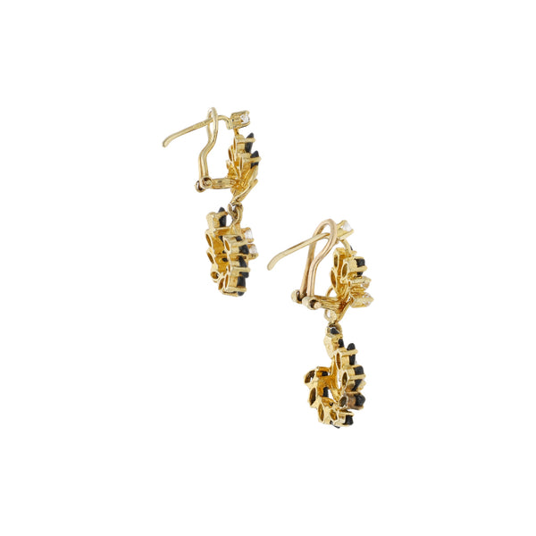 Aretes diseño especial con zafiros y sintéticos en oro amarillo 14 kilates.