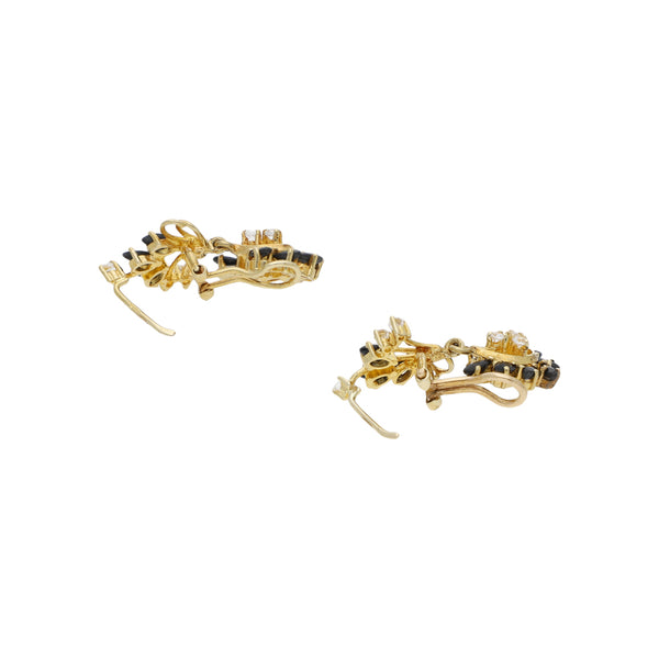 Aretes diseño especial con zafiros y sintéticos en oro amarillo 14 kilates.