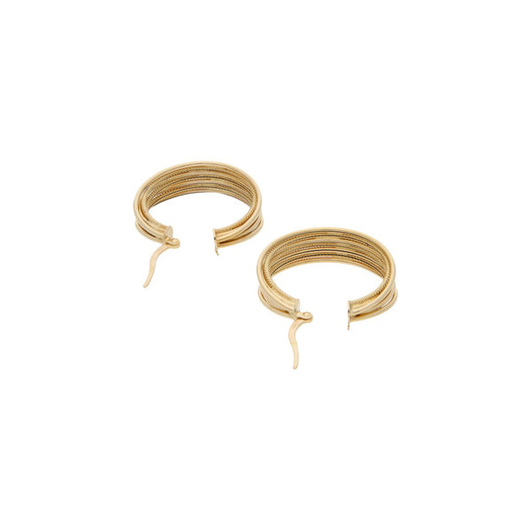 Arracadas huecas en oro amarillo 14 kilates.