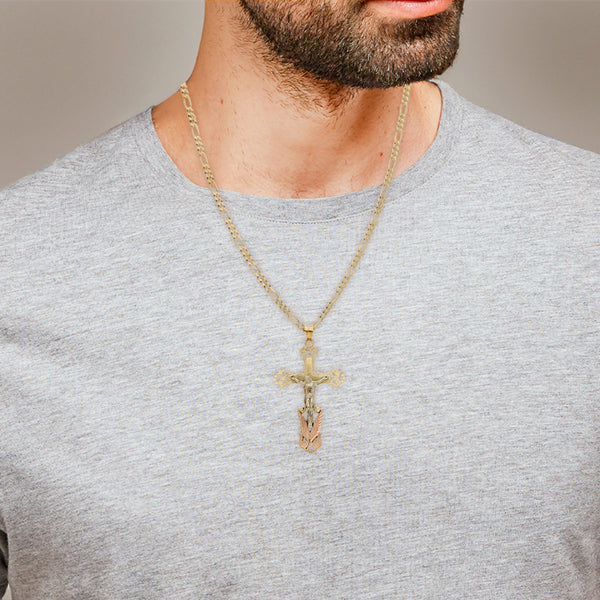 Collar de tres eslabones por uno y crucifijo en oro tres tonos 14 kilates.