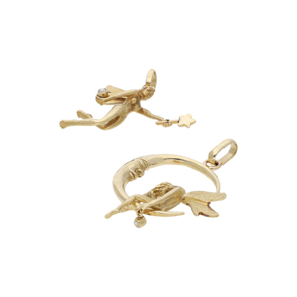 Dos dijes diseño especial con circonias motivo hada en oro amarillo 14 kilates.