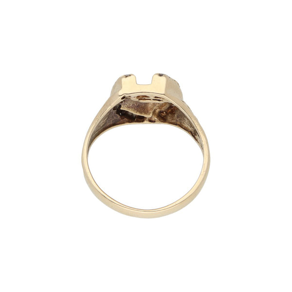 Anillo diseño especial con circonias motivo ecuestre en oro amarillo 14 kilates.