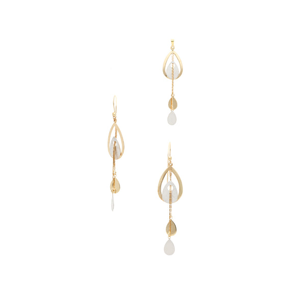 Juego de Dije y aretes estilizados platinados en oro amarillo 14 kilates.