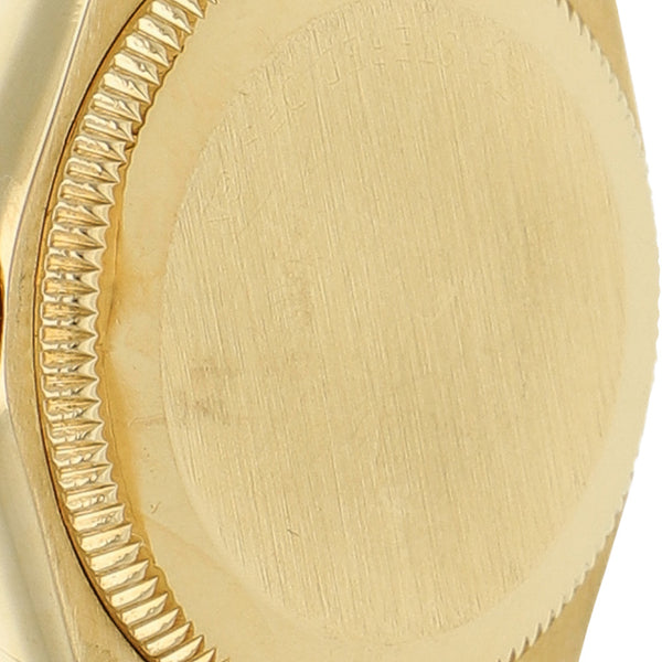 Reloj Rolex para dama modelo Oyster Perpetual en oro amarillo 18 kilates.