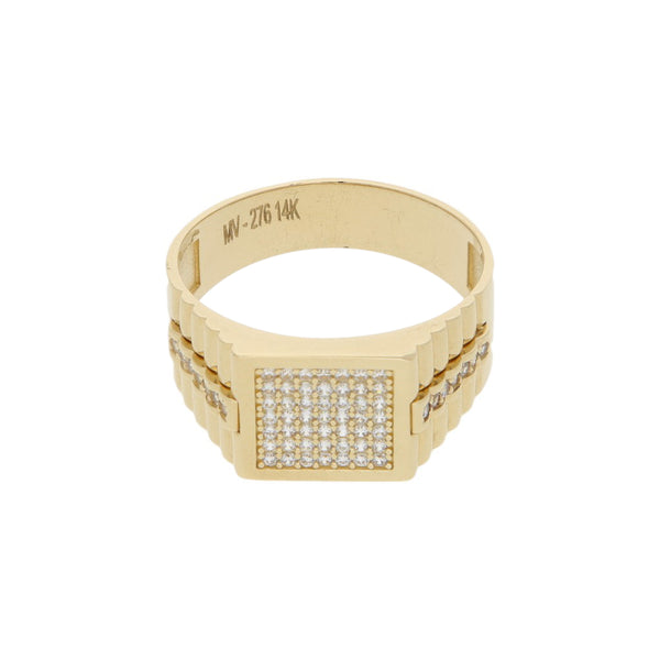 Anillo tipo sello con circonias en oro amarillo 14 kilates.