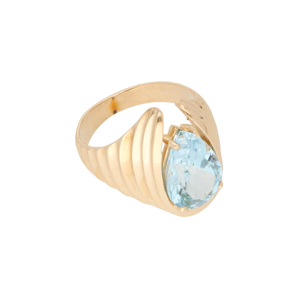 Anillo acanalado con sintético en oro amarillo 14 kilates.