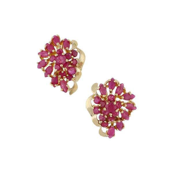 Aretes diseño especial con rubíes en oro amarillo 14 kilates.