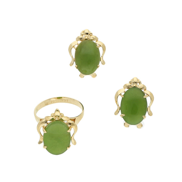 Juego de anillo y aretes diseño especial con jade en oro amarillo 14 kilates.