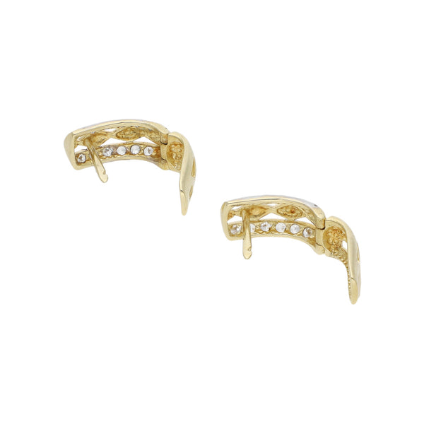 Juego de dije y aretes diseño especial con circonias en oro amarillo 14 kilates.