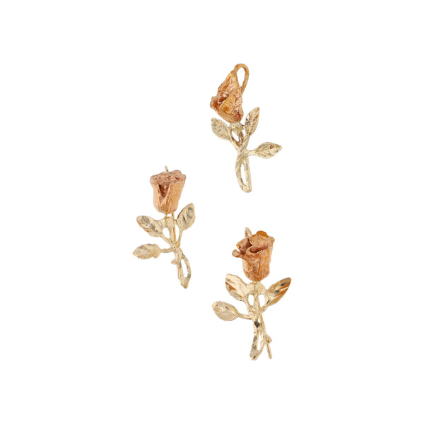 Juego de dije y aretes diseño especial motivo flor en oro dos tonos 14 kilates.