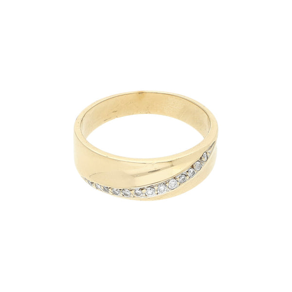 Anillo diseño especial con diamantes en oro amarillo 14 kilates.