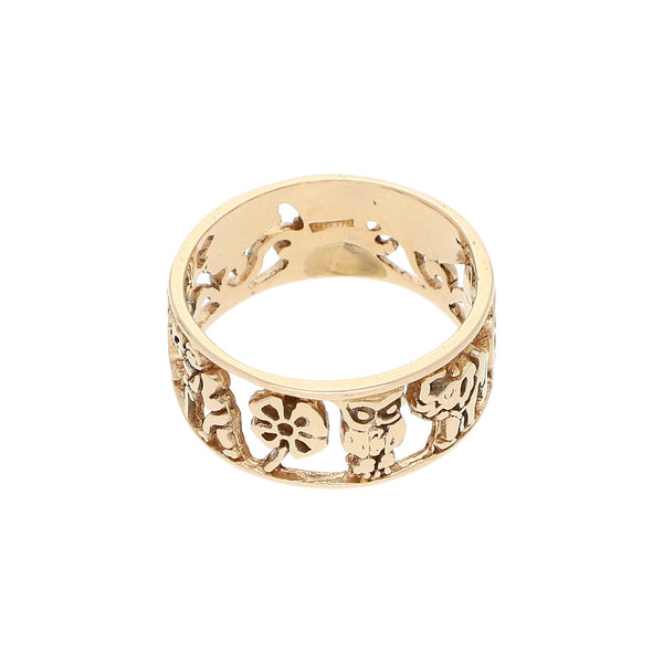 Anillo calado motivo figuras diferentes en oro amarillo 14 kilates.