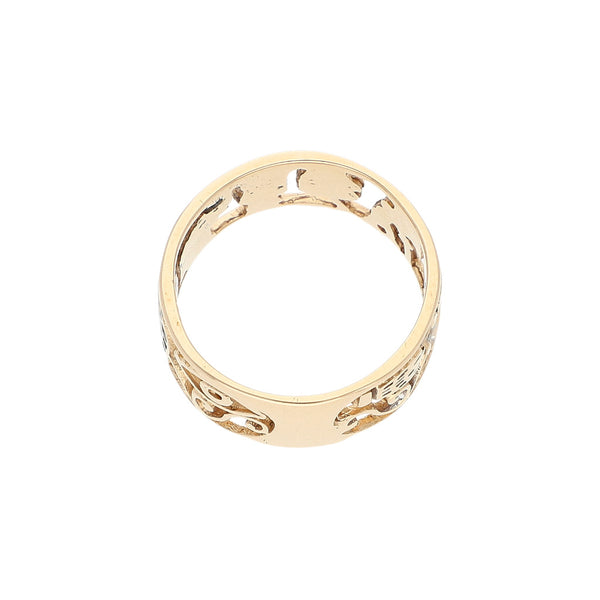 Anillo calado motivo figuras diferentes en oro amarillo 14 kilates.