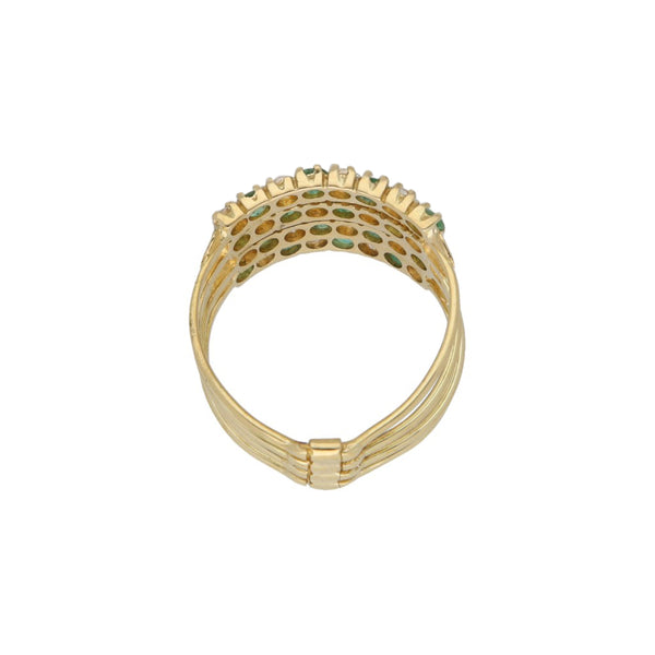 Anillo diseño especial con sintéticos y esmeraldas en oro amarillo 18 kilates.