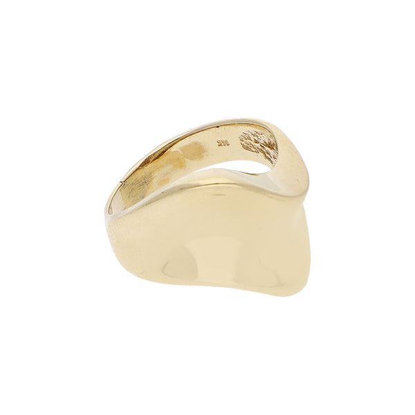 Anillo ondulado en oro amarillo 14 kilates.