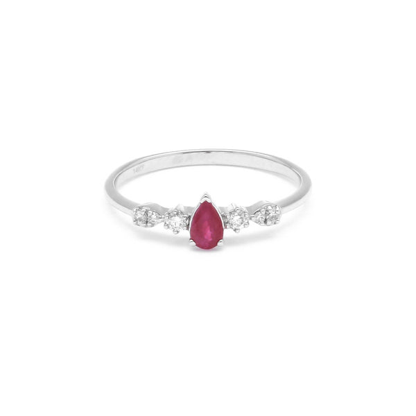 Anillo diseño especial con diamantes y rubí en oro blanco 14 kilates.