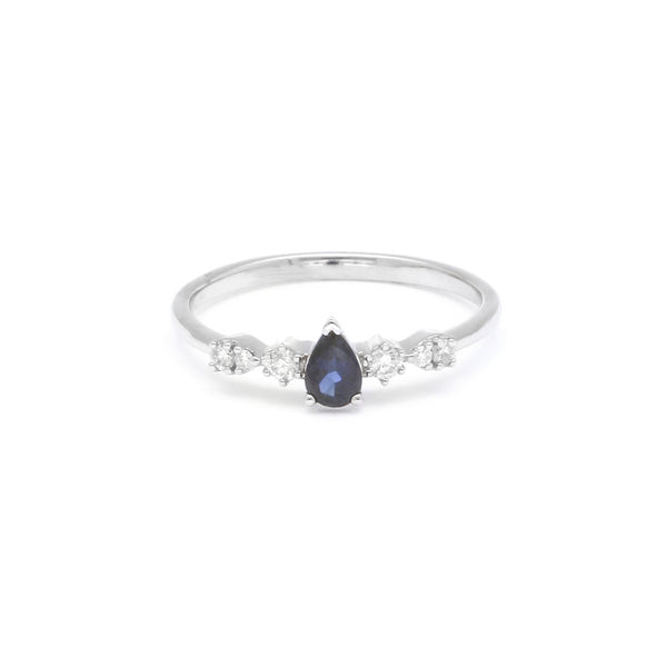 Anillo diseño especial con diamantes y zafiros en oro blanco 14 kilates.