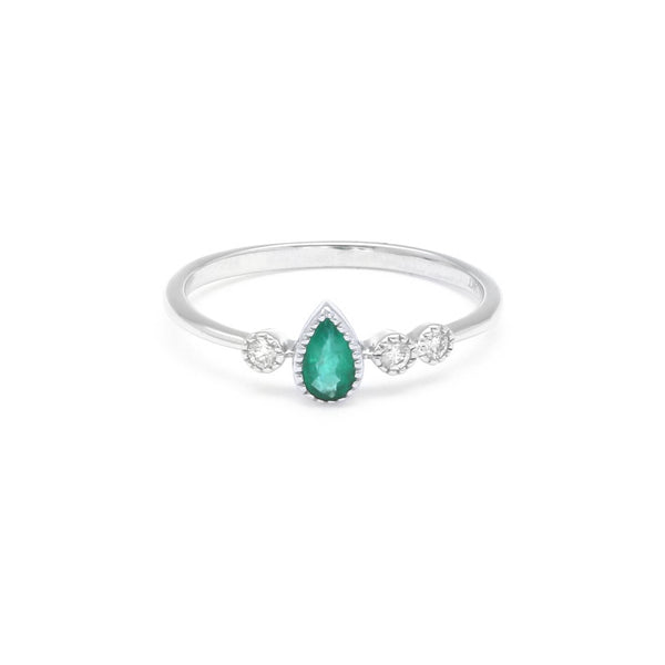 Anillo diseño especial con diamantes y esmeralda en oro blanco 14 kilates.