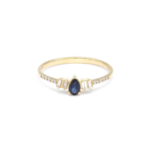 Anillo diseño especial con diamantes y zafiro en oro amarillo 14 kilates.