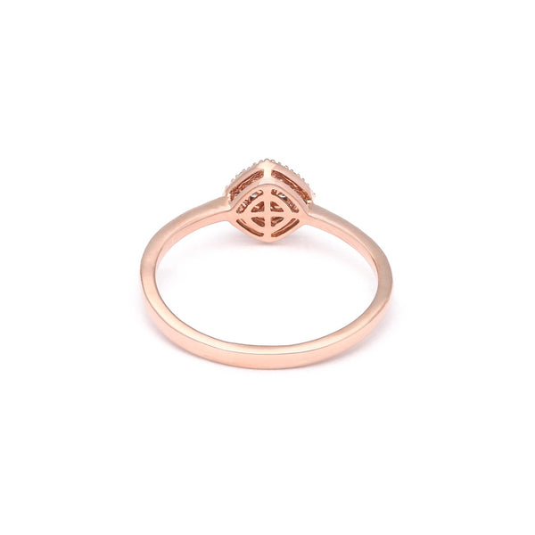 Anillo diseño especial con diamantes en oro rosa 14 kilates.
