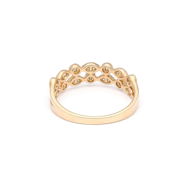 Anillo calado con diamantes en oro amarillo 14 kilates.