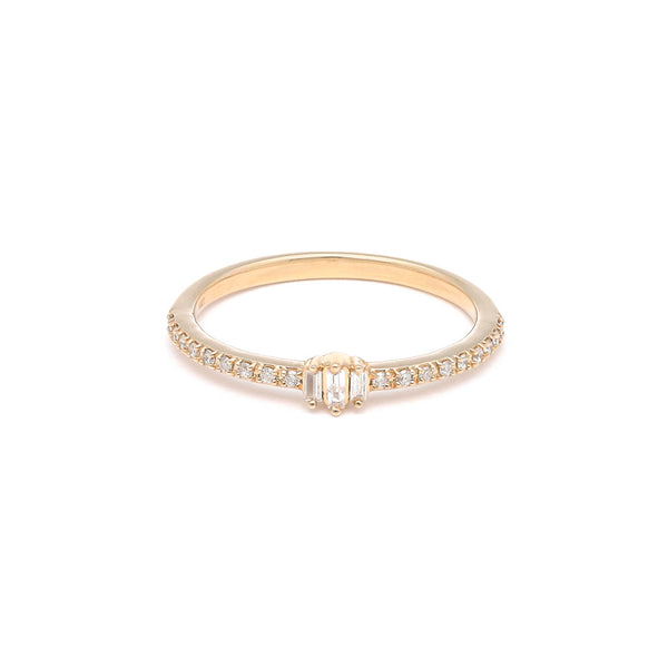 Anillo de compromiso con diamantes en oro amarillo 14 kilates.