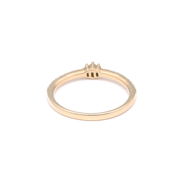 Anillo de compromiso con diamantes en oro amarillo 14 kilates.