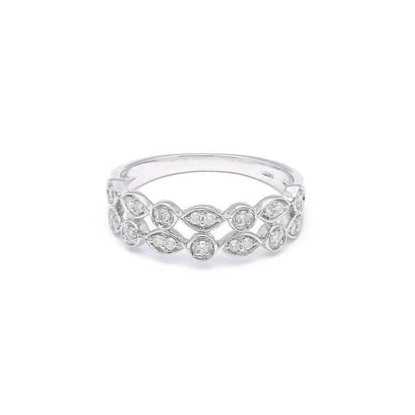 Anillo diseño especial con diamantes en oro blanco 14 kilates.